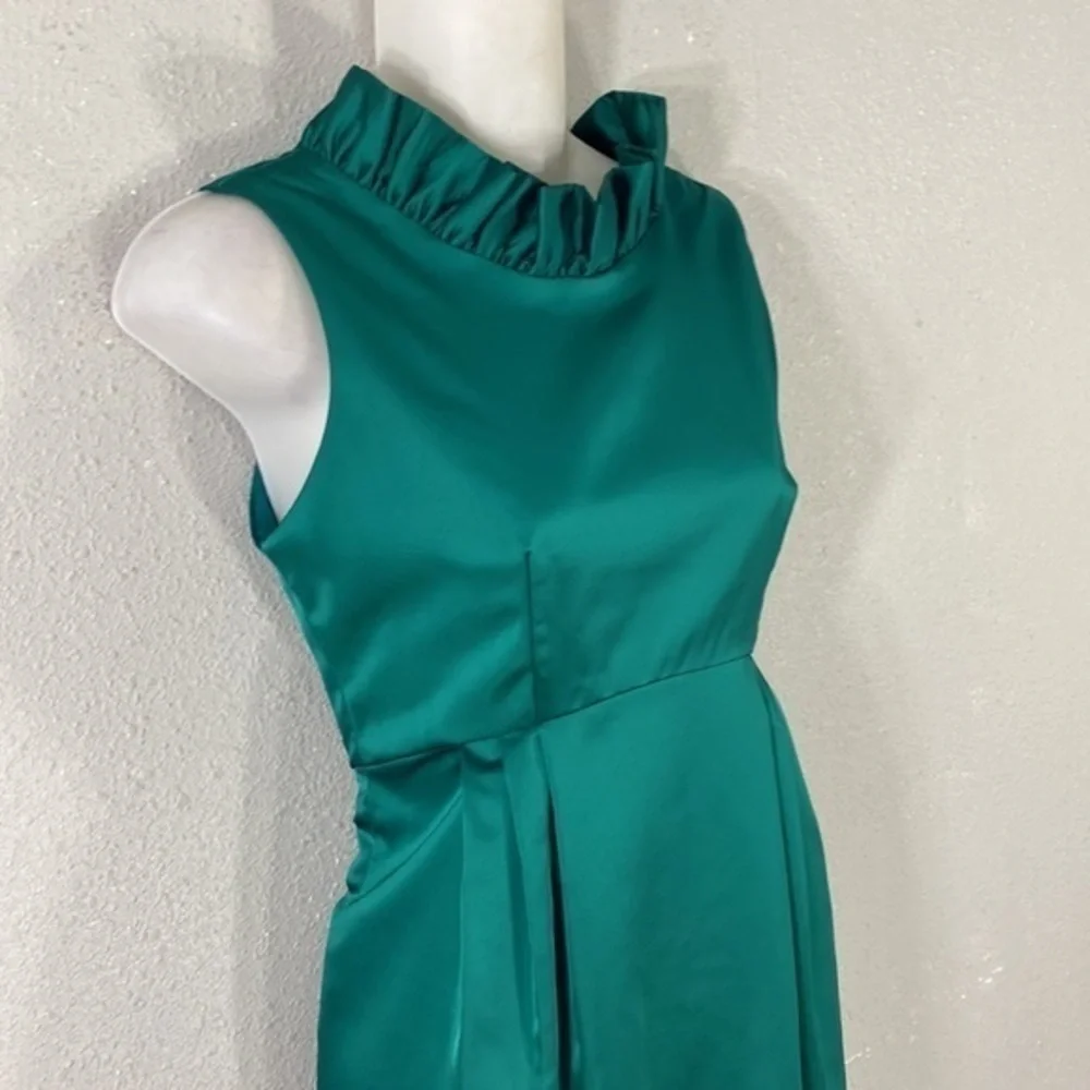 Camilyn Beth The Go Go Green Satin Ruffle Collar Sleeveless Dress 2 GG5